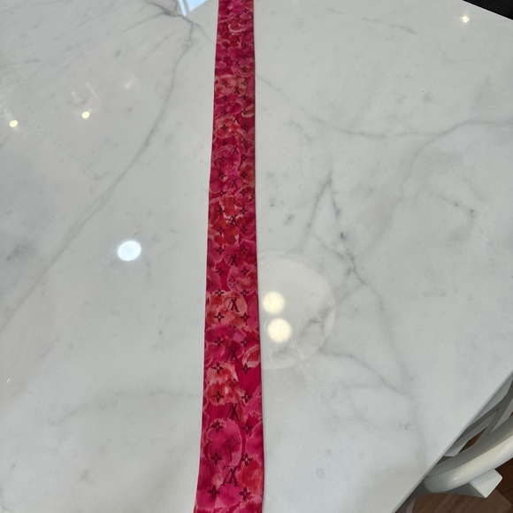 Louis Vuitton Silk Pink Bandeau Ikat Scarf Rose Indien - Picture 4 of 7